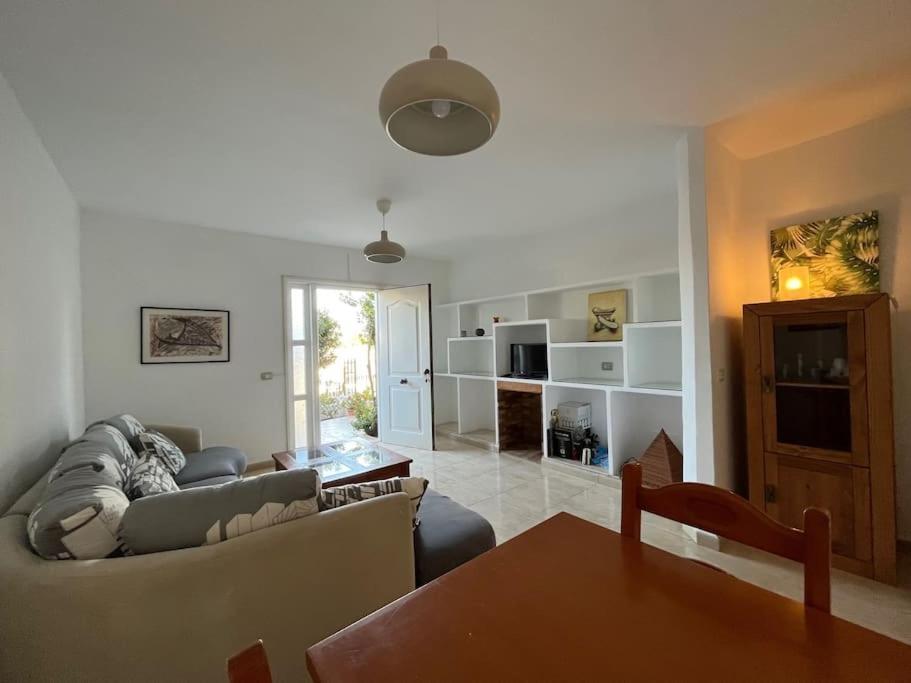 Playa Chica Apt With Terrace 100 M From The Sea Puerto del Carmen  Ngoại thất bức ảnh