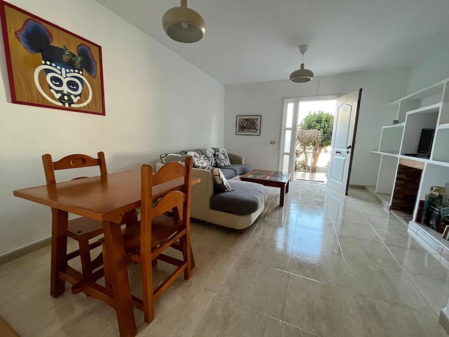 Playa Chica Apt With Terrace 100 M From The Sea Puerto del Carmen  Ngoại thất bức ảnh
