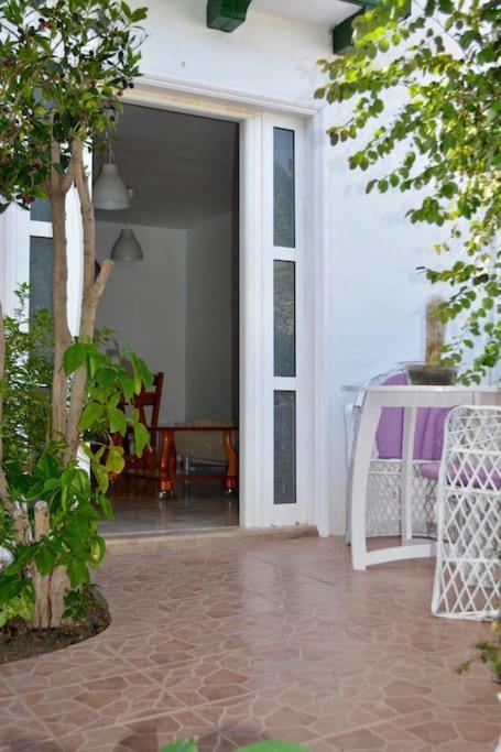 Playa Chica Apt With Terrace 100 M From The Sea Puerto del Carmen  Ngoại thất bức ảnh