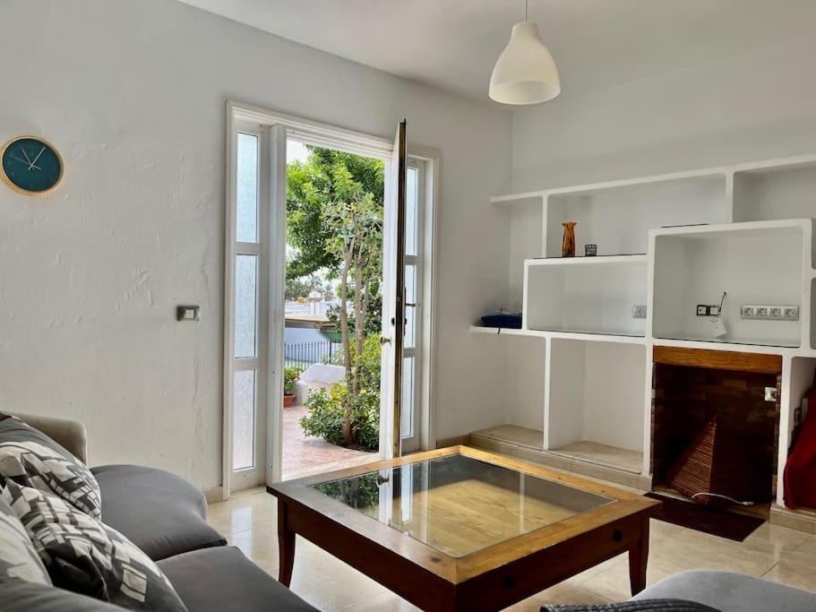 Playa Chica Apt With Terrace 100 M From The Sea Puerto del Carmen  Ngoại thất bức ảnh