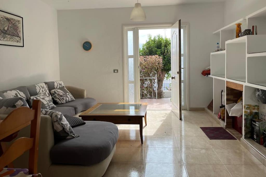 Playa Chica Apt With Terrace 100 M From The Sea Puerto del Carmen  Ngoại thất bức ảnh